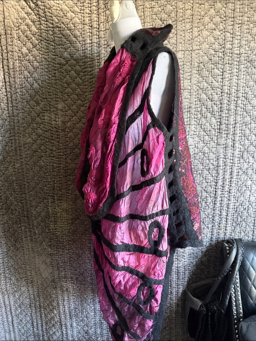 Hand Crafted Pink & Black Hooded Draped Cape 100%Painting silk and 100%wool - Picture 5 of 12